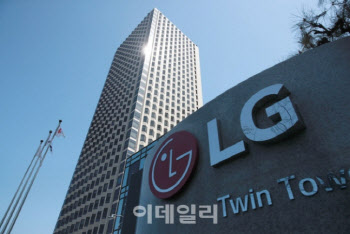 "中저가에 밀려"…LG전자, 휴대폰 이어 태양광 패널사업 접는다