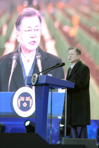 문 대통령 “군산조선소 재가동까지 지역경제·조선산업 지원”