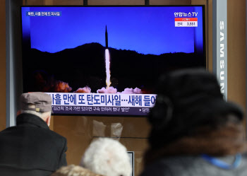 北, 미사일 쏘고 '정찰위성' 주장…핵실험·ICBM 시간문제