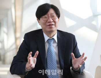 尹 경제책사 김소영 “코인 발전방안 만들 것…50조 추경도”