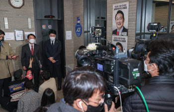 尹측, 안철수 대통령직 인수위원장 가능성에 "걸림돌 없다"