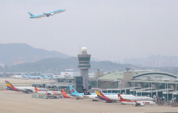 '백신접종 입국자 격리 면제'…항공업계 "국제선 수요 회복 기대"