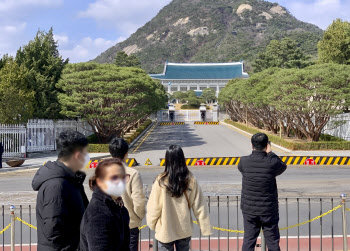 "청와대 공원 생기나" 활짝 핀 주민들…'기대반 우려반' 자영업자들