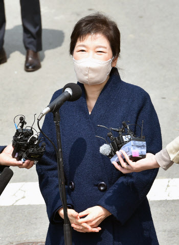 박근혜 대리인 "윤석열 대구 사저 방문, 직접 연락받은 적 없어"