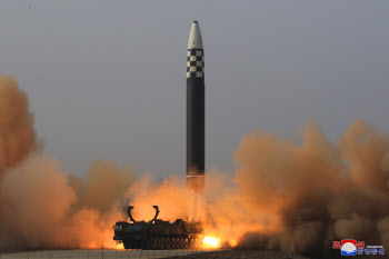 北, ICBM 이어 핵실험 준비 정황…한반도 안보정세 '격랑'