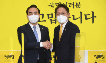 `정치개혁`한 마음 민주-정의, 박홍근 "정의당 가볍게 생각 안해"