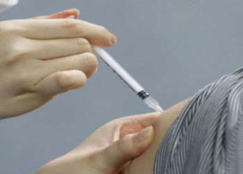 만 5~11세 국내 코로나 백신 1차 접종률 '1%'