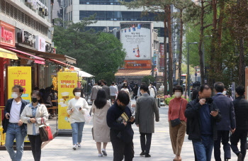 배달 줄이고 마트 더 찾는다…거리두기 해제로 날개 단 소비