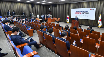 권성동 "국민의힘, '검수완박' 의장 중재안 수용키로"