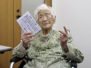 ‘세계 최고령’ 다나카 할머니, 향년 119세로 별세