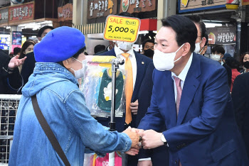 "윤석열 명백한 선거개입"…국힘 "민주, 억지 네거티브 공세"