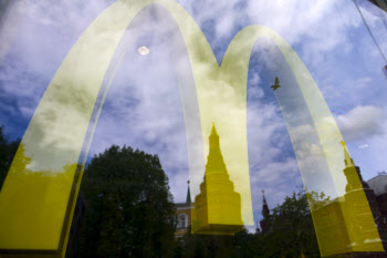 ‘세계화 상징’ 맥도날드 황금아치, 러시아서 완전히 사라진다