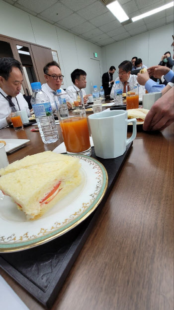 '국정내조'김건희 여사, 12일 비공개 회의에 샌드위치 대접