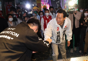 지방선거 공식 선거운동 개막…오세훈 "4년 약자와의 동행"