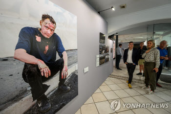 다보스 포럼에 '러시아 전쟁 범죄 전시관' 열려