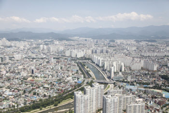 '지방집값 경고등'에..尹정부 첫 주정심서 해제지역 나올까