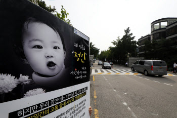 정인이 얼굴 공개한 '그알' 제작진…경찰, '무혐의' 결론