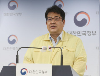 9시 기준 코로나19 확진자 1만1798명…전날보다 294명 줄어