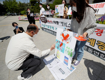 가습기살균제 참사 이대로 또 묻히나…정부도 국회도 '잠잠'