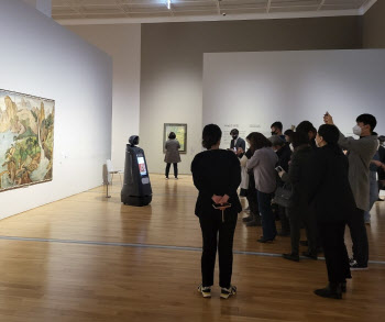 문화해설 로봇 ‘큐아이’ 공주·국회박물관서도 활동한다