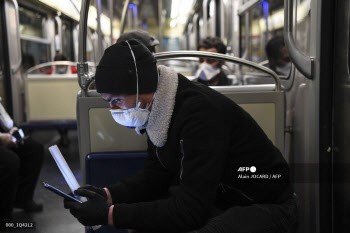 "핸드폰 오래 사용하면 '수명' 줄어들 수 있다"