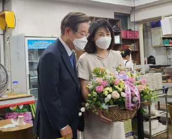 김혜경, 3개월만에 공개석상에…李측 “외부활동 재개 아냐”