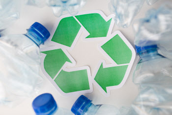 ‘플라스틱 재활용’ 산업 커가지만…국내 제도가 ‘걸림돌’
