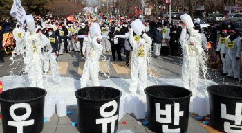 "제도 개선할 때" Vs "양보 없다"..원윳값 협상 난항