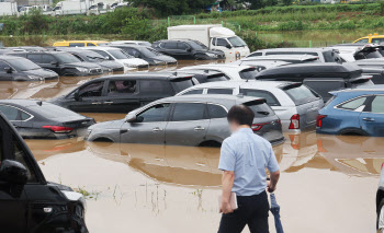 하루새 279.5㎜ 기록적 폭우…사망 1명 등 곳곳 피해 잇따라
