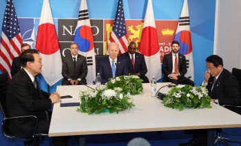 한미일 정상회담 의제는 北핵…“대북 3각 공조 강화”(종합)