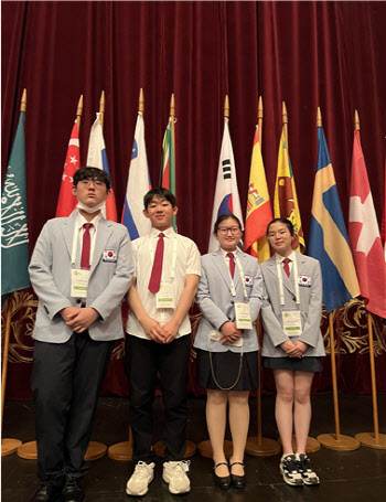 한국대표단 학생들, '국제생물올림피아드' 대회서 전원 메달