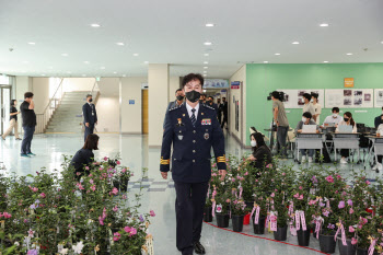 "막아내겠다"…'상명하복' 경찰에서 사상 첫 총경 회의