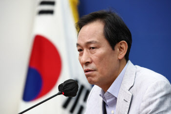 우상호 "중립 목소리 낸 경찰 `직위 해제`, 전두환식 대응"