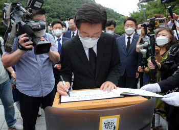 이재명, 尹 정부 직격 "퇴행적 경찰 장악시도 중단해야"