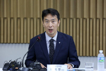 이복현 원장 "이상 외환거래, 불법요소 강해...검사 확대할 것"