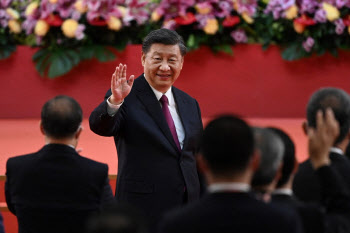 시진핑 "중국, 위험·도전 더 복잡해져…인민 위해 봉사해야"