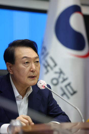 휴가 끝낸 尹대통령, ‘참모진 쇄신’ 나설까