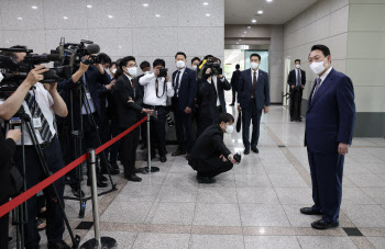 한미동맹 확장·도어스테핑 성과…인사참사·설익은정책 오점