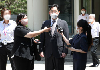 외신, 이재용 복권 주목…“곤경 처한 韓경제 안정시킬 동력”