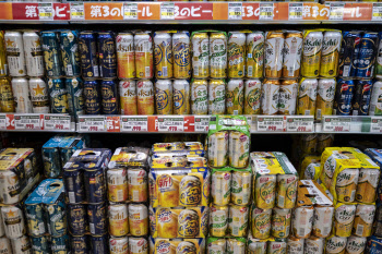 "세금 줄어드니 술 더 마셔라" 젊은층에 술 권하는 일본