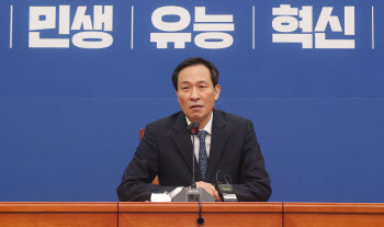 우상호 "윤석열·김건희…취임 100일만에 대한민국 엉망진창"