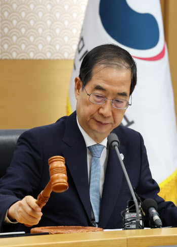 韓총리 “국가채무 5년간 400兆 증가…빚더미 나라 못 물려줘”