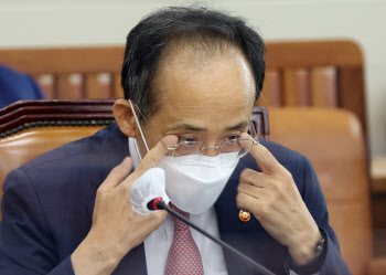박홍근에 두 번 퇴짜 맞은 추경호…`종부세 절충안`에도 협상 난항