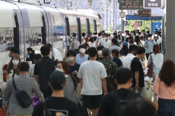 추석 신규 확진자 4만명대…또 9세 이하 사망(종합)