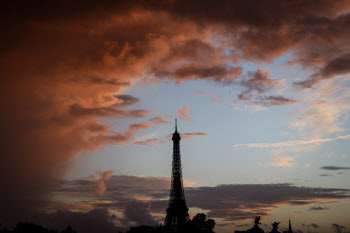 에펠탑 조기 소등…러發 에너지난에 불 꺼지는 유럽 명소