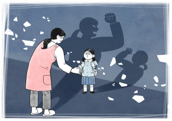"왜 내 아들 괴롭혔냐"…5살 아이 팔 잡고 흔든 학부모에 '벌금형'