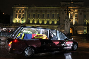 英여왕 장례식에 최고위급 인사 500명 참석…의전 '초비상'