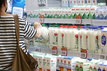 우유, 치즈, 빵값 줄줄이 오르나…차등가격제에 막혔던 원유가 협상 시작