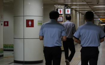 ‘前동료 보복’ 신당역 화장실 피살…女역무원 스토킹해 재판 중