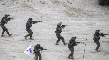 눈살 찌푸리게 하는 軍 장병 '팬티 공방'